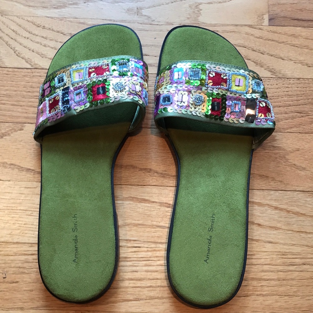 NWOT Amanda Smith bohemian flip flops